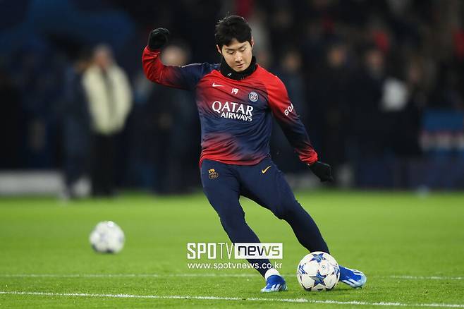 ▲ 프랑스 매체 ‘르 파리지앵’은 7일(한국시간) “파리 생제르맹(PSG)은 유럽축구연맹 챔피언스리그(UCL) 4강 2차전에서 파비앙 루이스 대신 이강인을 선발 출전시킬 것으로 보인다”라고 전망했다. 이강인은 앞선 1차전이었던 보루시아 도르트문트 원정 경기에서 출전하지 못했다. 당시 PSG는 0-1로 패했다.