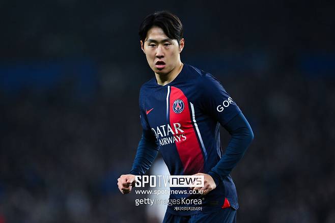 ▲ 프랑스 매체 ‘르 파리지앵’은 7일(한국시간) “파리 생제르맹(PSG)은 유럽축구연맹 챔피언스리그(UCL) 4강 2차전에서 파비앙 루이스 대신 이강인을 선발 출전시킬 것으로 보인다”라고 전망했다. 이강인은 앞선 1차전이었던 보루시아 도르트문트 원정 경기에서 출전하지 못했다. 당시 PSG는 0-1로 패했다.