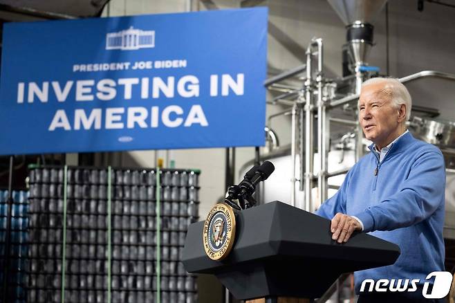 조 바이든 미국 대통령이 25일(현지시간) 위스콘신주 슈피리어에서 열린 바이드노믹스 홍보 행사에 참석해 연설을 하고 있다. 2024.1.26 ⓒ AFP=뉴스1 ⓒ News1 우동명 기자