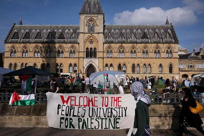 영국 옥스포드 대학교에 7일(현지시각) 이스라엘의 가자지구 공격에 반대하는 캠프가 설치됐다. 옥스포드/AFP 연합뉴스