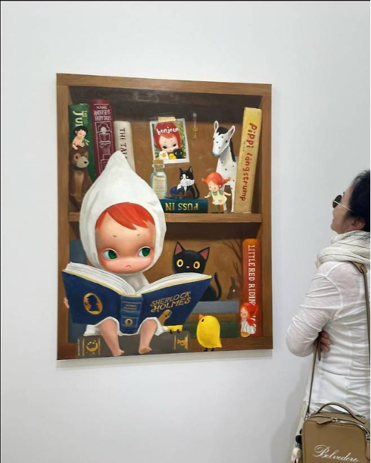김미숙이 공개한 사진에서 포켓이 달린 스트라이프 롱스커트를 매치해 우아하고 청초한 매력을 더욱 빛내고 있다.사진=김미숙 SNS