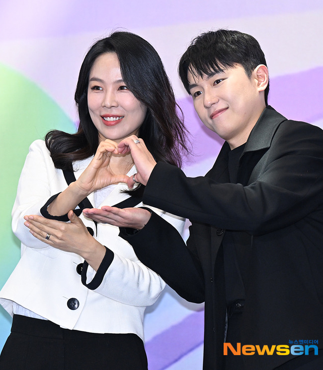 왼쪽부터 김성은 임한별