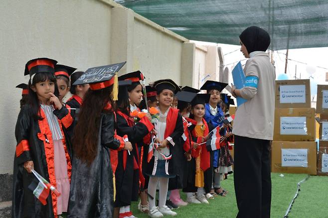지난 4월 29일 이라크 바스라주의 영유아 교육센터(ECE)에서 1기 졸업생들을 위한 졸업식이 진행되고 있다. 대우건설 제공