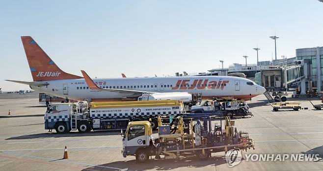 제주공항 계류장의 제주항공 [연합뉴스 자료사진]
