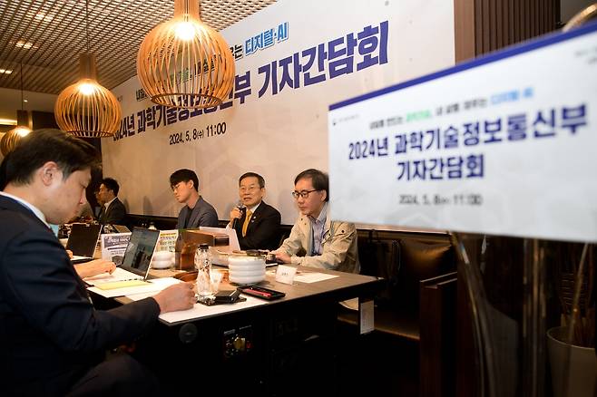 기자간담회 갖는 이종호 과기정통부 장관 [과기정통부 제공. 재판매 및 DB 금지]