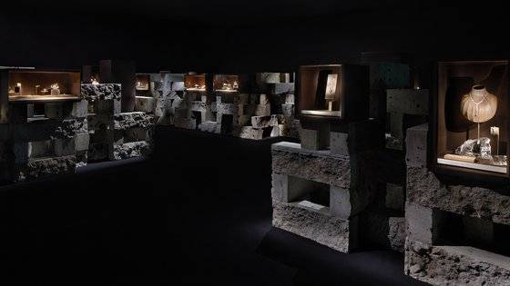 지난 1일부터 서울 동대문디자인플라자(DDP)에서 열리고 있는, '까르띠에, 시간의 결정' 전시 전경. 사진 까르띠에