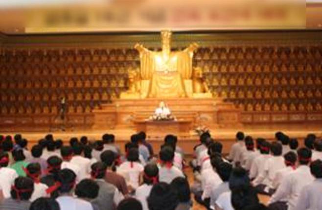 단월드 관련 종교단체에서 집회가 열리고 있다. 사진 단월드피해자와가족연대 제공.