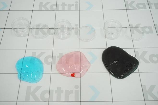 중국 온라인 플랫폼 ‘알리익스프레스’와 ‘테무’에서 판매하는 어린이 장난감&nbsp;‘슬라임’ 제품 중&nbsp;가습기 살균제&nbsp;성분 등 유해 물질이 다량 검출된 제품들. 서울시 제공