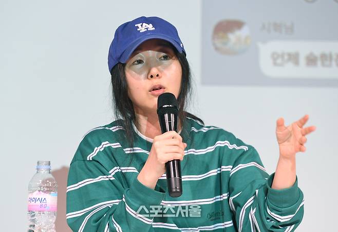 경영권 탈취 시도 의혹을 받고 있는 민희진 어도어 대표가 25일 오후 서울 서초구 한국컨퍼런스센터에서 기자회견을 하고 있다. 2024. 4. 25. 박진업 기자 upandup@sportsseoul.com