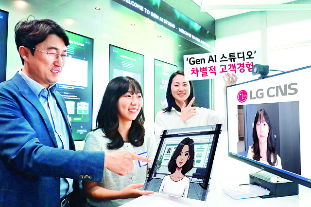 우정사업본부 직원들이 LG CNS가 서울 강서구 마곡 본사에 개관한 ‘Gen AI 스튜디오’를 둘러보고 있다. LG CNS 제공