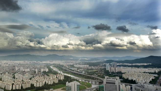 서울 강남권에서도 잇따라 재건축 시공사 선정이 불발되자 관련 조합들이 볼멘소리를 내고 있다. 사진은 서울 강남권 아파트 밀집 지역. /사진=뉴스1