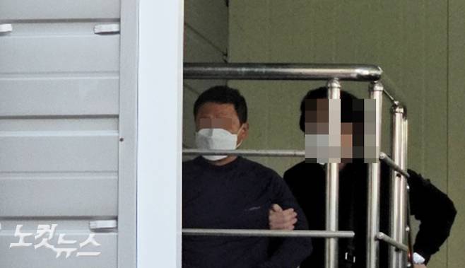 법원 앞에서 갈등을 빚던 남성을 잔혹하게 살해한 50대 유튜버 A씨. 송호재 기자