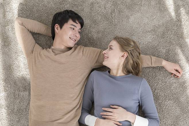 팔베개를 계속하면 요골 신경이 압박받아 마비될 수도 있다./사진=클립아트코리아