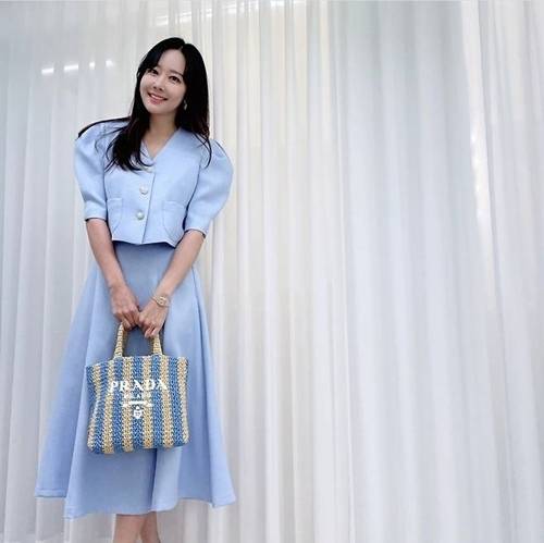 소유진이 우아하면서도 여성스러운 분위기를 자아냈다.  사진=소유진 SNS