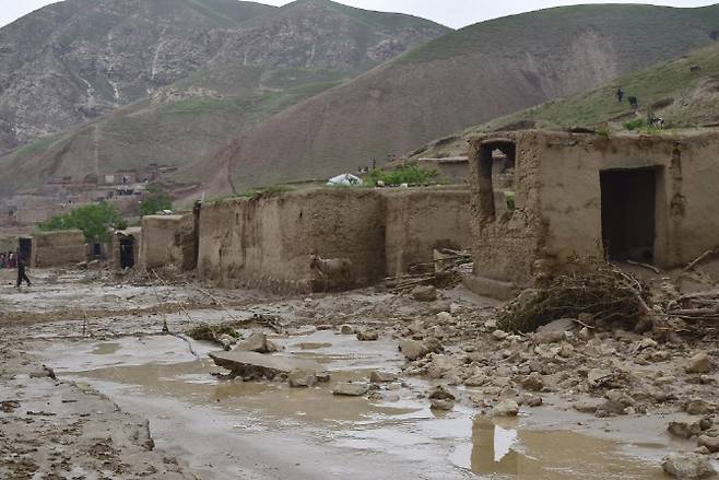 11일(현지시간) 아프가니스탄 바글란주의 한 마을이 폭우가 내린 후 진흙으로 뒤덮여 있다. (사진=AFP)