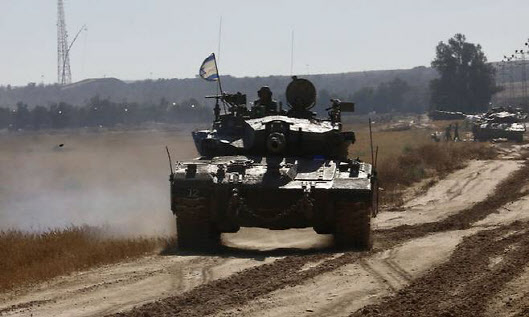 이스라엘군 탱크가 가자지구 라파 지역을 질주하고 있다(사진=연합뉴스).