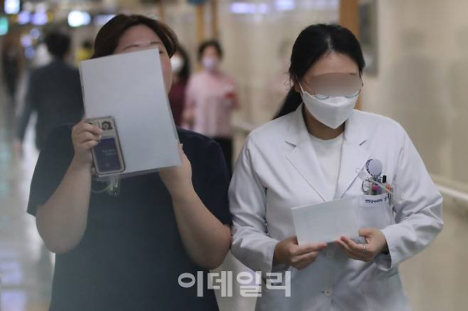 서울의 한 대학병원에서 의료진이 이동하고 있다. (사진= 방인권 기자)