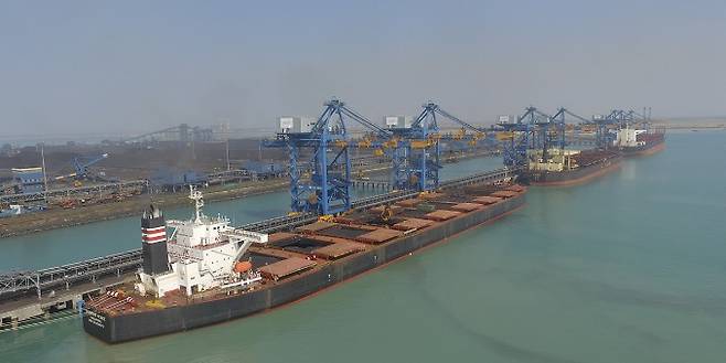 인도 구자라트에 위치한 문드라항. 아다니그룹이 운영하고 있다. [AFP]