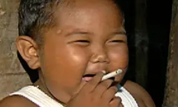 지독한 ‘흡연광’이었던 알디의 어린 시절 모습.