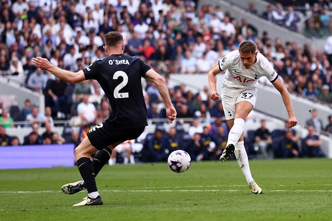 후반 37분 미키 판 더 펜이 역전골을 터트렸다. Getty Images