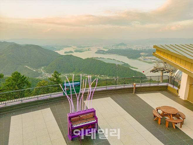 춘천 삼악산 호수 케이블카 상부 전망대 모습 (사진=소노인터내셔널)