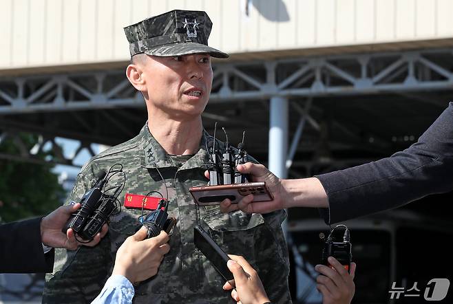 '해병대 채상병 순직 사건' 관련 조사에 피의자 신분으로 소환된 임성근 전 해병대 1사단장이 13일 오전 조사를 받기 위해 경북 경산시 경북경찰청 형사기동대에 도착해 취재진 질문에 입장을 밝히고 있다. 2024.5.13/뉴스1 ⓒ News1 공정식 기자