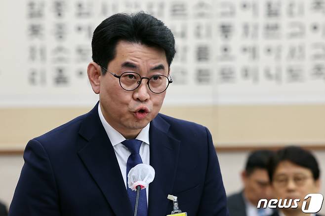 홍승욱 광주고등검찰청 검사장이 20일 서울 여의도 국회에서 열린 법제사법위원회의 대전고등검찰청 등에 대한 국정감사에서 업무보고를 하고 있다. 2023.10.20/뉴스1 ⓒ News1 황기선 기자