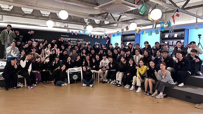 힐링페이퍼 팀원들 단체 사진. /힐링페이퍼 제공