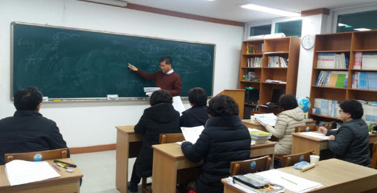 제천정진야간학교 수업 모습. 사진=제천시 제공