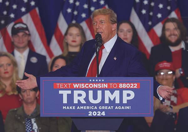 미국 공화당 대선후보인 도널드 트럼프 전 대통령이 4월 2일 위스콘신주 그린베이에서 선거 유세를 하고 있다. 사진 로이터연합