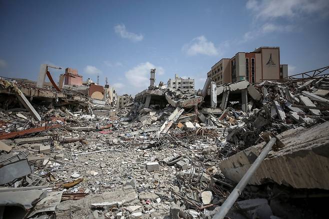 지난달 28일, 가자 지구에 위치한 알압사 대학교 건물이 폭격받은 모습. / 사진=REUTERS