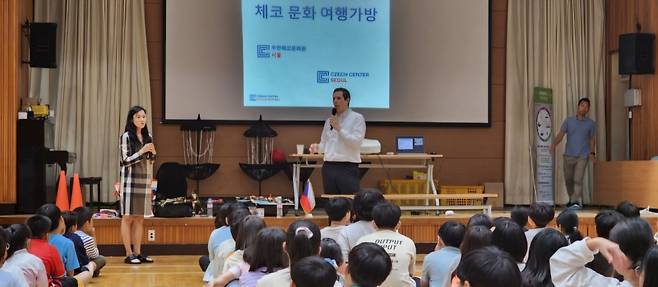 Michal Emanovsky (center standing), director of the Czech Center Seoul, meets with students from Subuk Elementary School in Damyang County, South Jeolla Province on Sept. 26, 2023. (Czech Center Seoul)