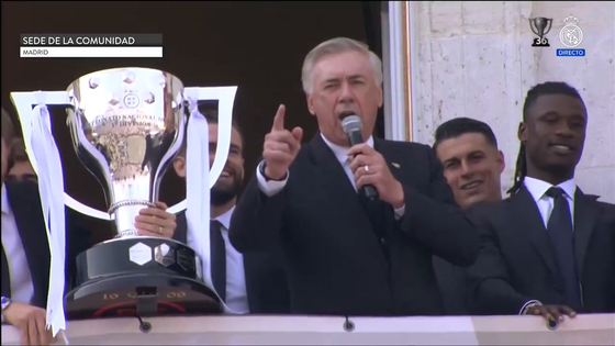 Real Madrid manager Carlo Ancelotti sings with fans during a La Liga title parade. [ONE FOOTBALL]