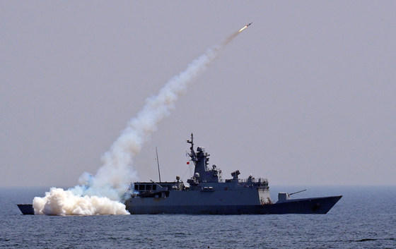 The Chuncheon FFG-II frigate launches Haegung surface-to-air missiles to shoot down an aerial target during live-fire drills held in the East Sea last Friday, in a photo provided by the South Korean Navy Monday. [YONHAP]