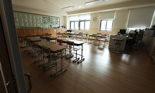 서울 서초구 초등학교에서 숨진 교사의 49재 일인 2023년 9월 4일 세종시의 한 초등학교 교실이 비어있다. 해당 사진은 기사 특정 내용과 무관. 연합뉴스