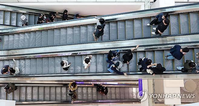 에스컬레이터(본 기사와 관련 없음) [연합뉴스 자료사진]