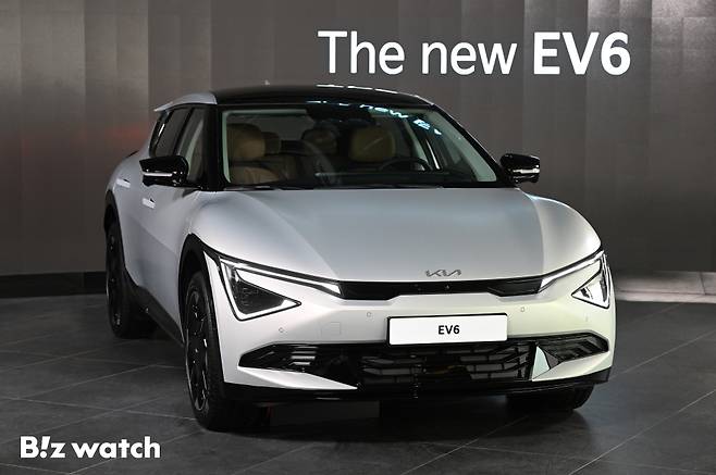 기아 EV6가 출시 3년 만에 상품성 개선 모델로 돌아왔다./사진=이명근 기자 qwe123@