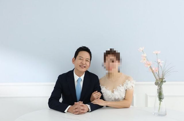 가수 김민우(왼쪽)와 예비신부. 사진 | 김민우 채널