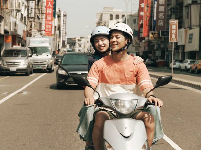 대만과 일본이 합작해 만든 영화 <청춘18×2:너에게로 이어지는 길>이 22일 개봉한다. 이른바 ‘청춘 로맨스’ 장르에서 강점을 보여온 두 나라의 유산이 합쳐진 작품이다. 쇼박스 제공