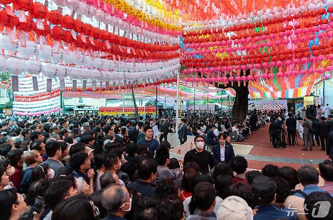 15일 오전 서울 종로구 조계사에서 불기 2568년 부처님오신날 봉축법요식이 진행되고 있다. 2024.5.15/뉴스1 ⓒ News1 이재명 기자