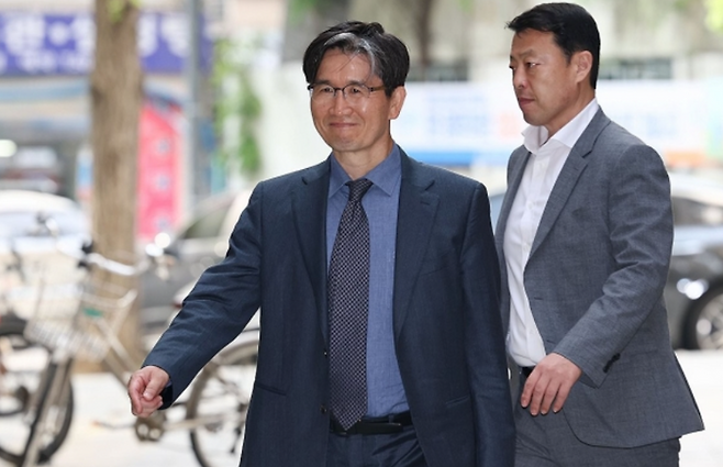 오동운 고위공직자범죄수사처장(공수처장) 후보자가 지난달 30일 오전 경기도 과천시에 마련된 인사청문회준비단 사무실로 출근하고 있다 ⓒ연합뉴스