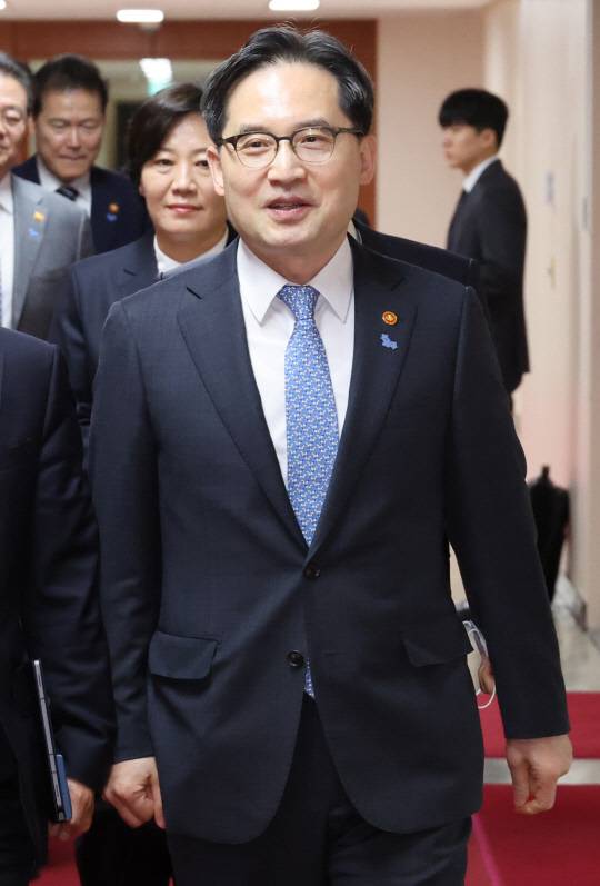 한기정 공정거래위원회 위원장이 지난 7일 오전 종로구 정부서울청사에서 열린 국무회의에 참석하고 있다.[연합뉴스]