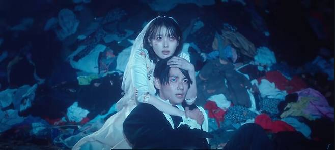 아이유 뮤직비디오 ‘러브 윈즈 올’. 이담엔터테인먼트 제공