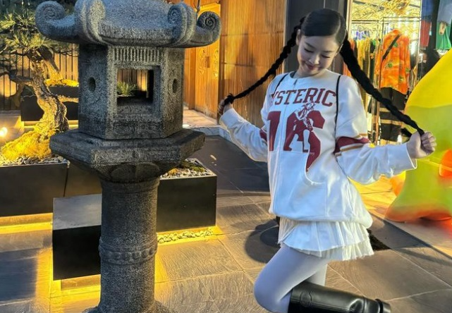 스포츠 유니폼을 일상복처럼 입는 이른바 ‘블록코어’가 인기를 끌고 있다. [사진출처 = 인스타그램]