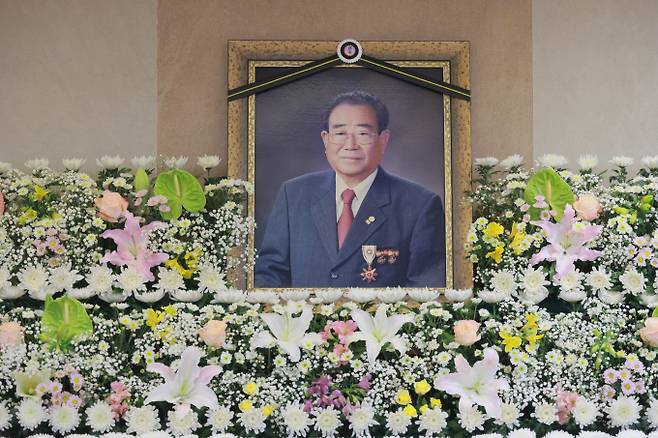 33년7개월동안 '전국노래자랑'을 진행했던 개그맨 송해가 2022년 6월8일 세상을 떠났다. 사진은 故 송해의 빈소가 지난 2022년 6월8일 서울 종로구 서울대학교 병원 장례식장에 마련돼 있는 모습. /사진=머니투데이(공동취재단)