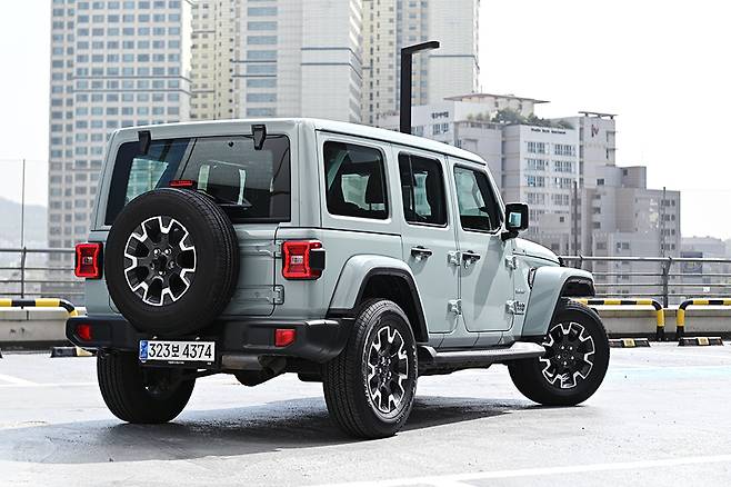 지프 랭글러 사하라 파워탑. 김학수 기자