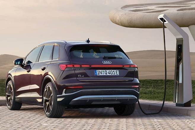 Q4 40 e 트론 후면