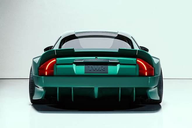 TWR 슈퍼캣 후면