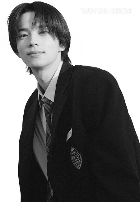 프로필 정복하기 본명 신정환 출생 2003년 11월 7일 키 181cm 혈액형 O형 MBTI INFP 소속 그룹 TWS 포지션 메인 래퍼