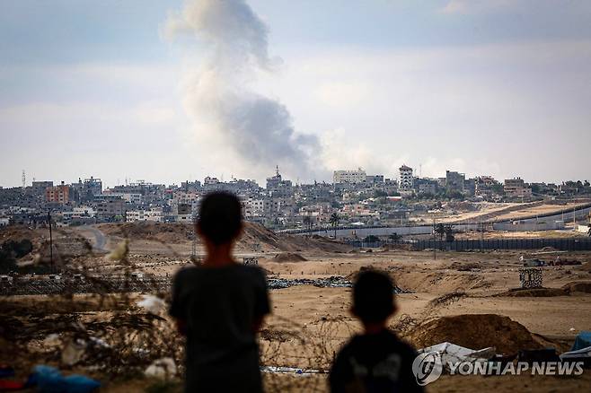 이스라엘 공습으로 연기 피어오르는 가자지구 라파 [AFP=연합뉴스]